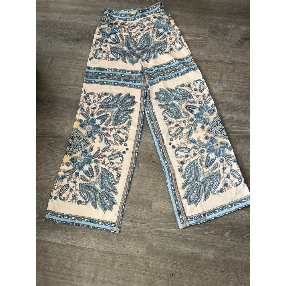 How Very Loved Wide Leg Blue And Cream Paisley Boho/Resort Women’s Pants Size S